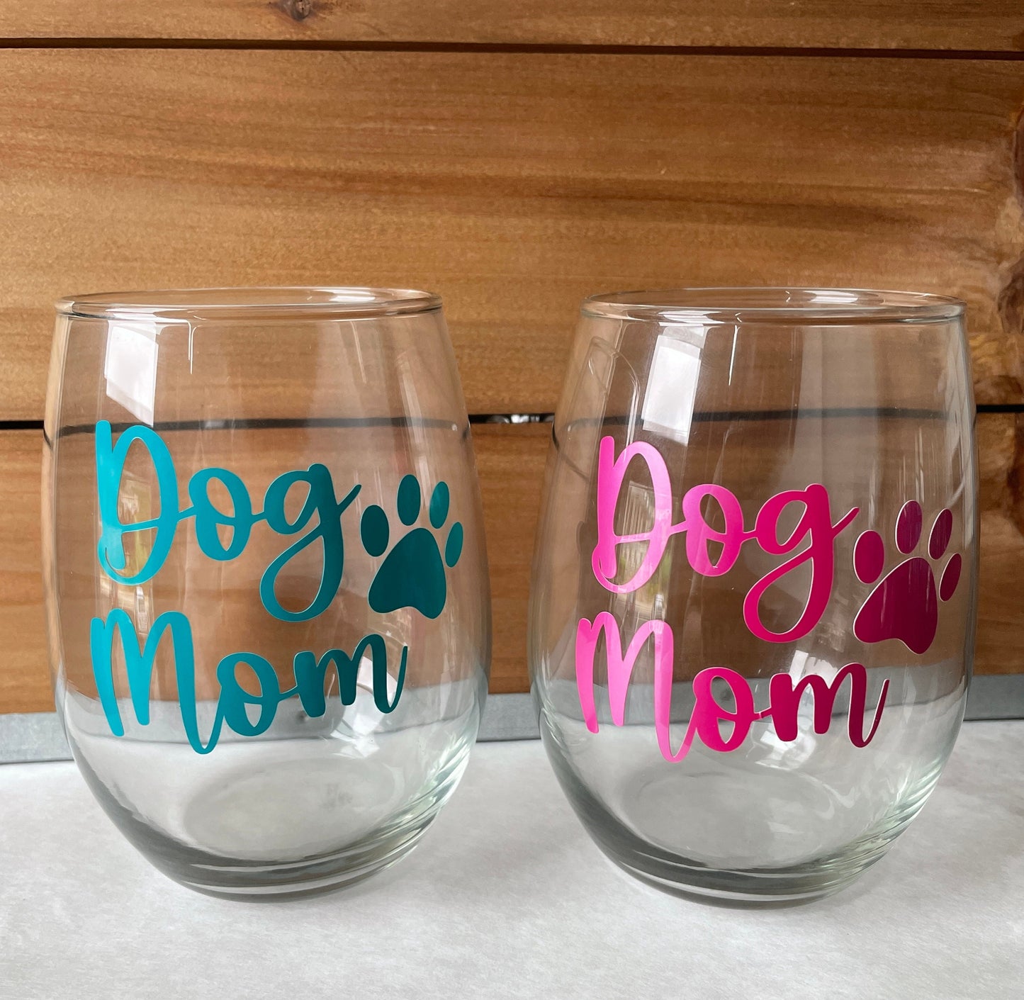 DOG MOM Wine Glass